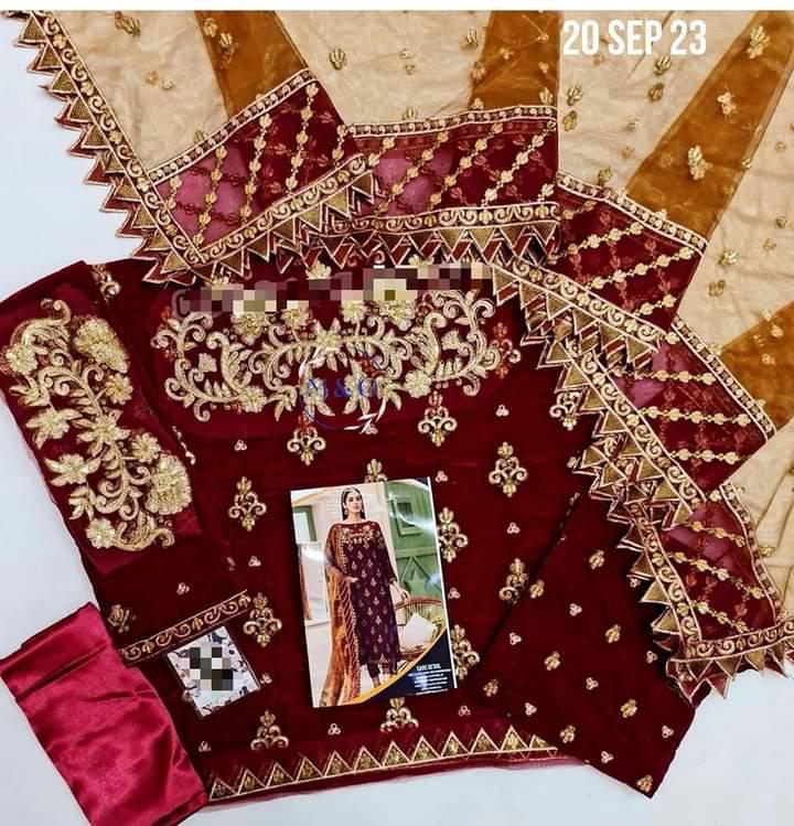 Emaan Adeel Velvet Suit-Replica Suits-Replica Zone