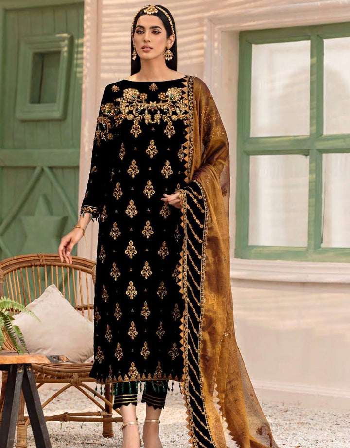 Emaan Adeel Velvet Suit-Replica Suits-Replica Zone