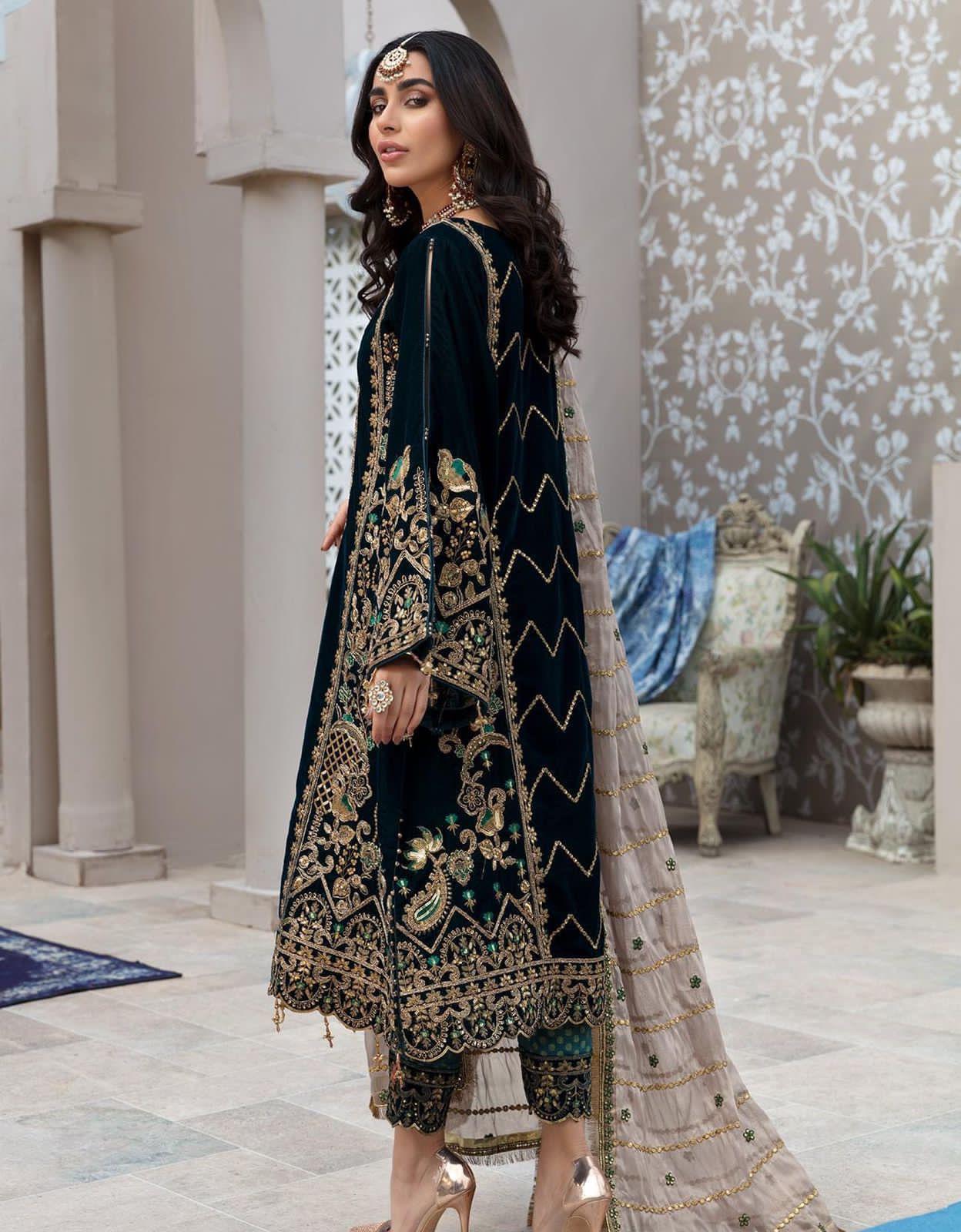 Emaan Adeel Velvet Suit-Replica Suits-Replica Zone